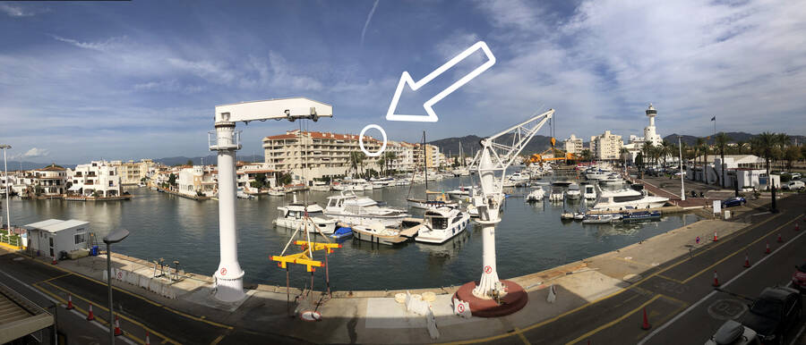 Fantastique spacieux attique vue sur la mer dans le port d'Empuriabrava