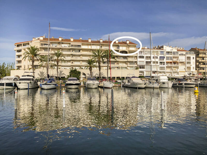 Fantastisch ruim penthouse met zeezicht in de haven van Empuriabrava