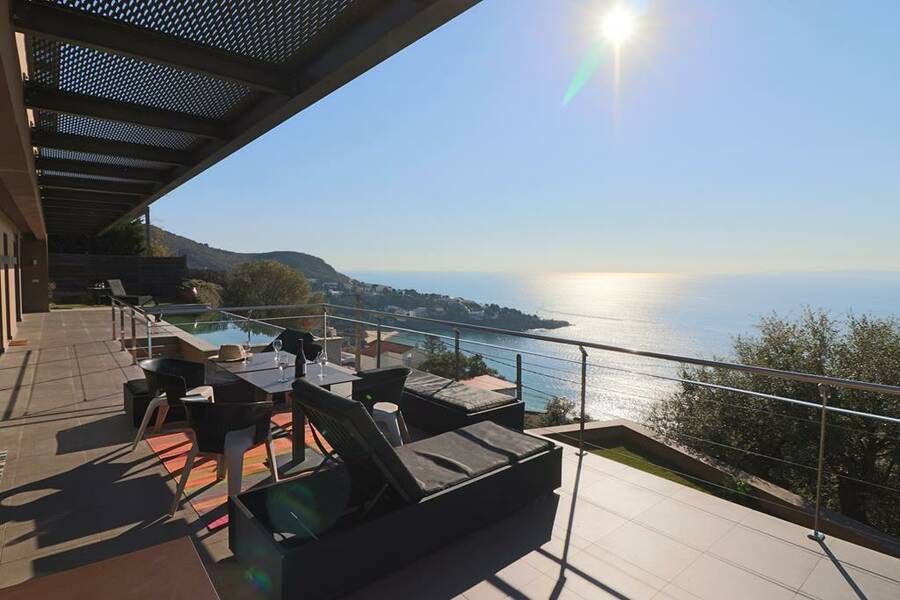 Casa alto standing en Almadraba con inmejorables vistas al mar