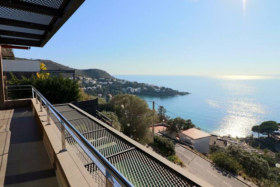 Casa alto standing en Almadraba con inmejorables vistas al mar