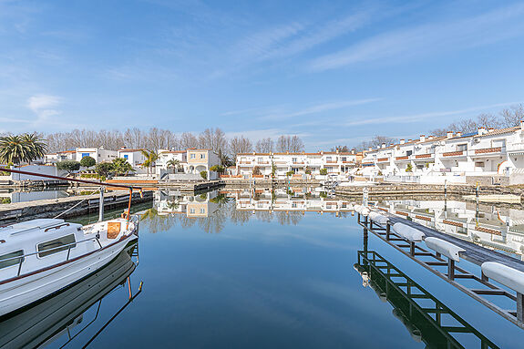 Casa de Pescador con Piscina en el Sector Segre