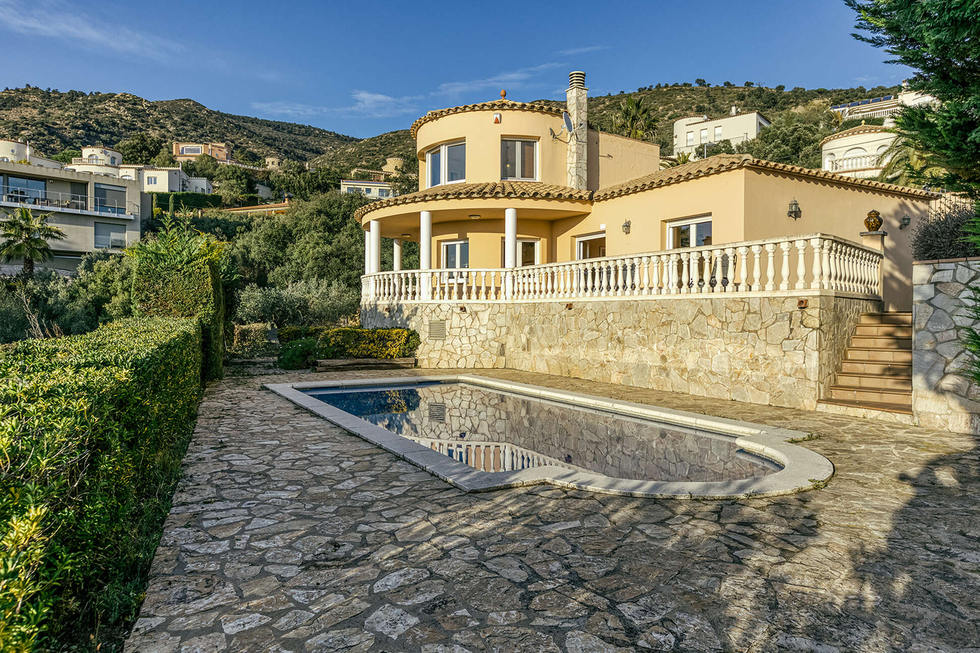 Casa amb 2 terrenys, piscina en venda a Palau Saverdera