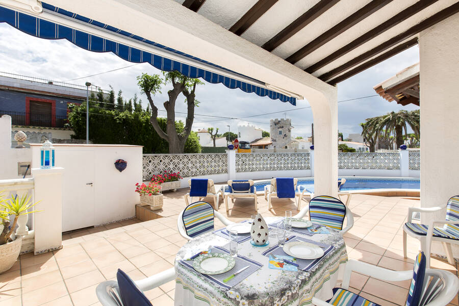 Oportunidad única: Magnifica casa con piscina en Empuriabrava en venta