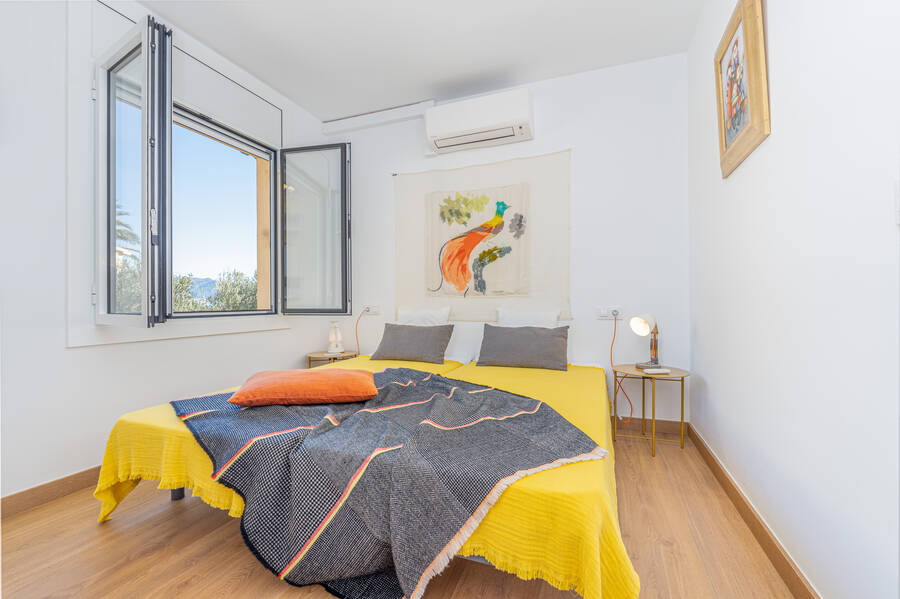 Únic apartament a primera línia de mar amb terrassa gran.