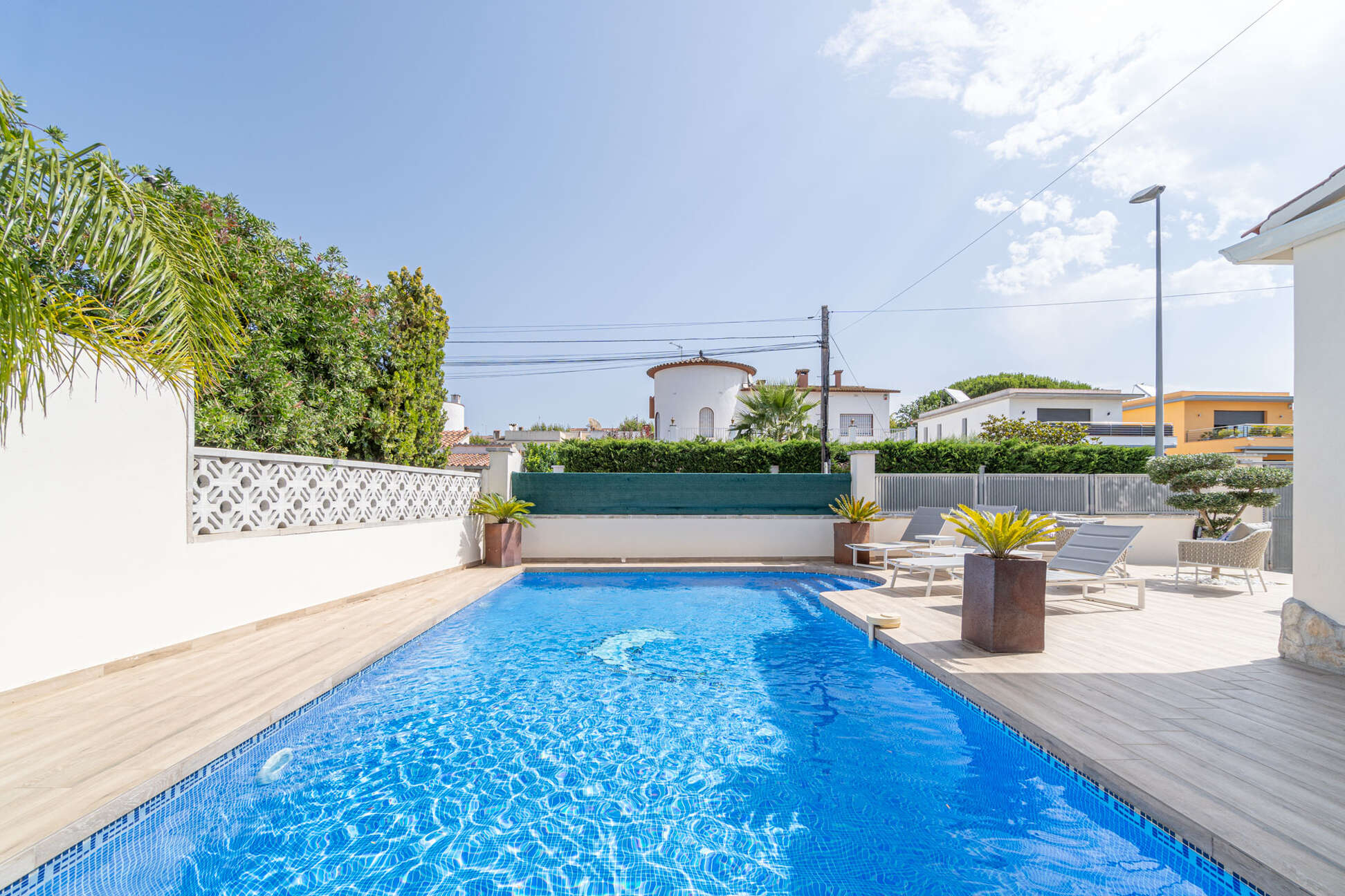 Oportunidad: Casa de planta baja con piscina en venta