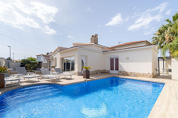 Opportunité: À vendre maison de plain pied avec piscine