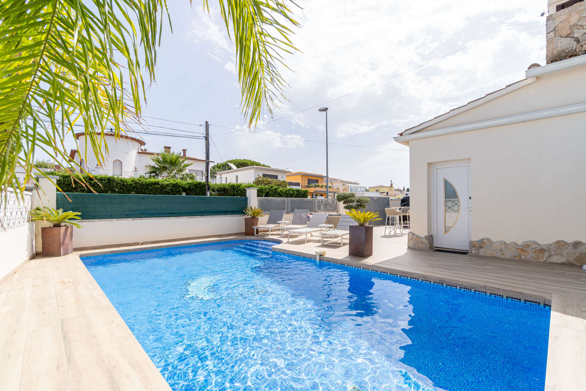 Oportunidad: Casa de planta baja con piscina en venta