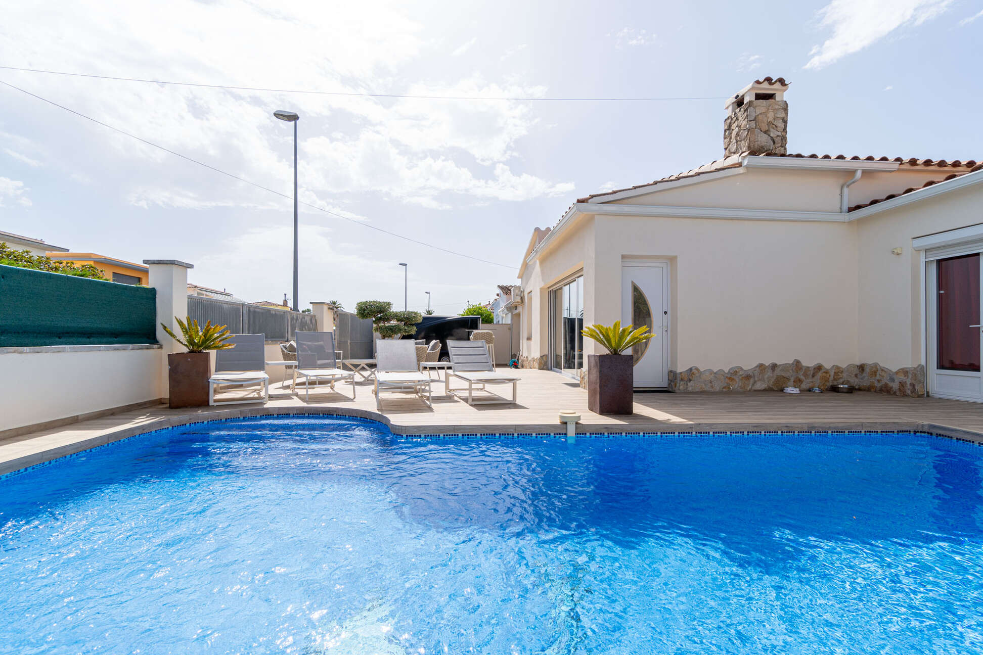 Oportunidad: Casa de planta baja con piscina en venta