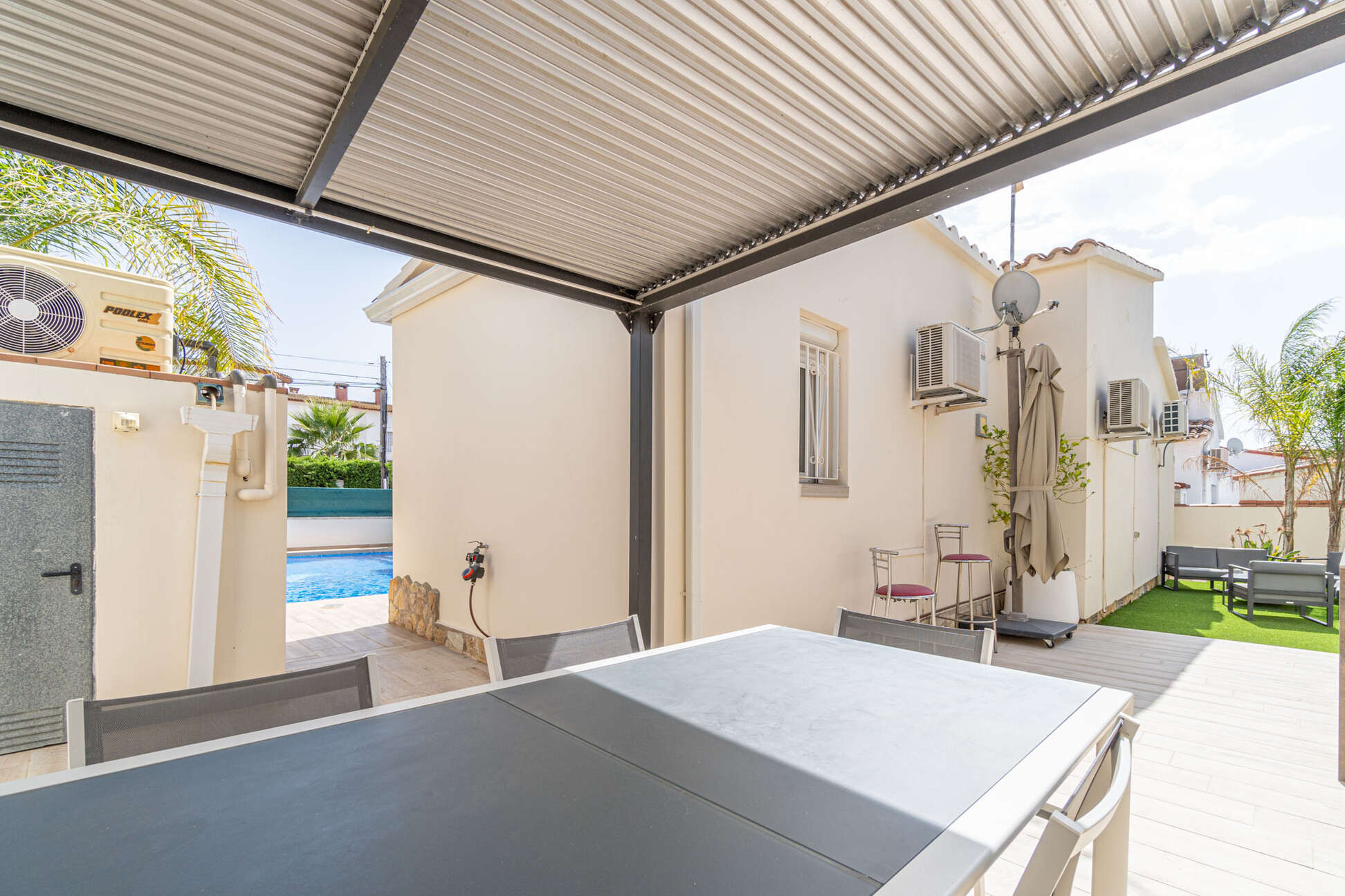 Oportunidad: Casa de planta baja con piscina en venta