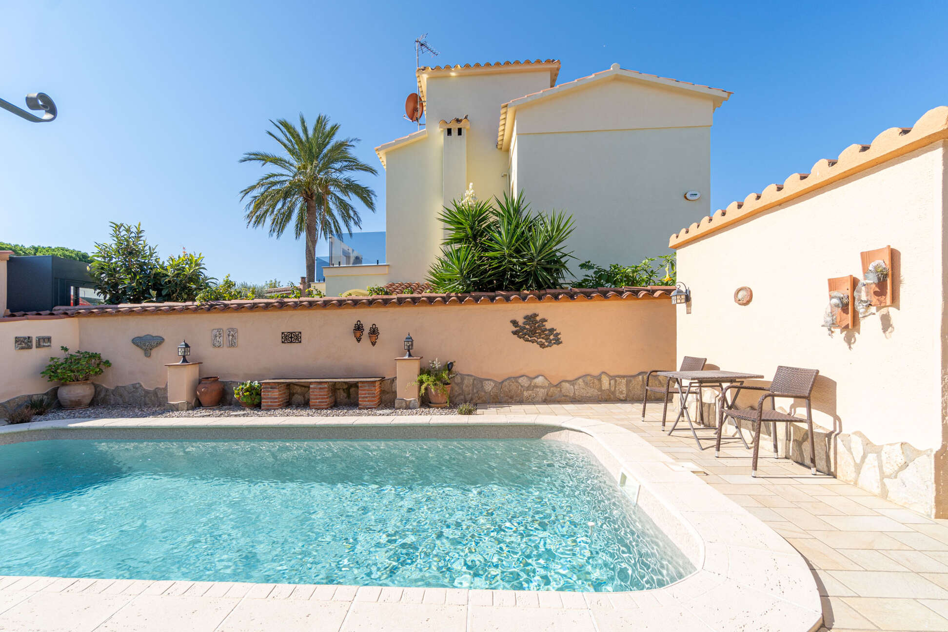 Casa amb 4 habitacions, piscina i a prop de la platja