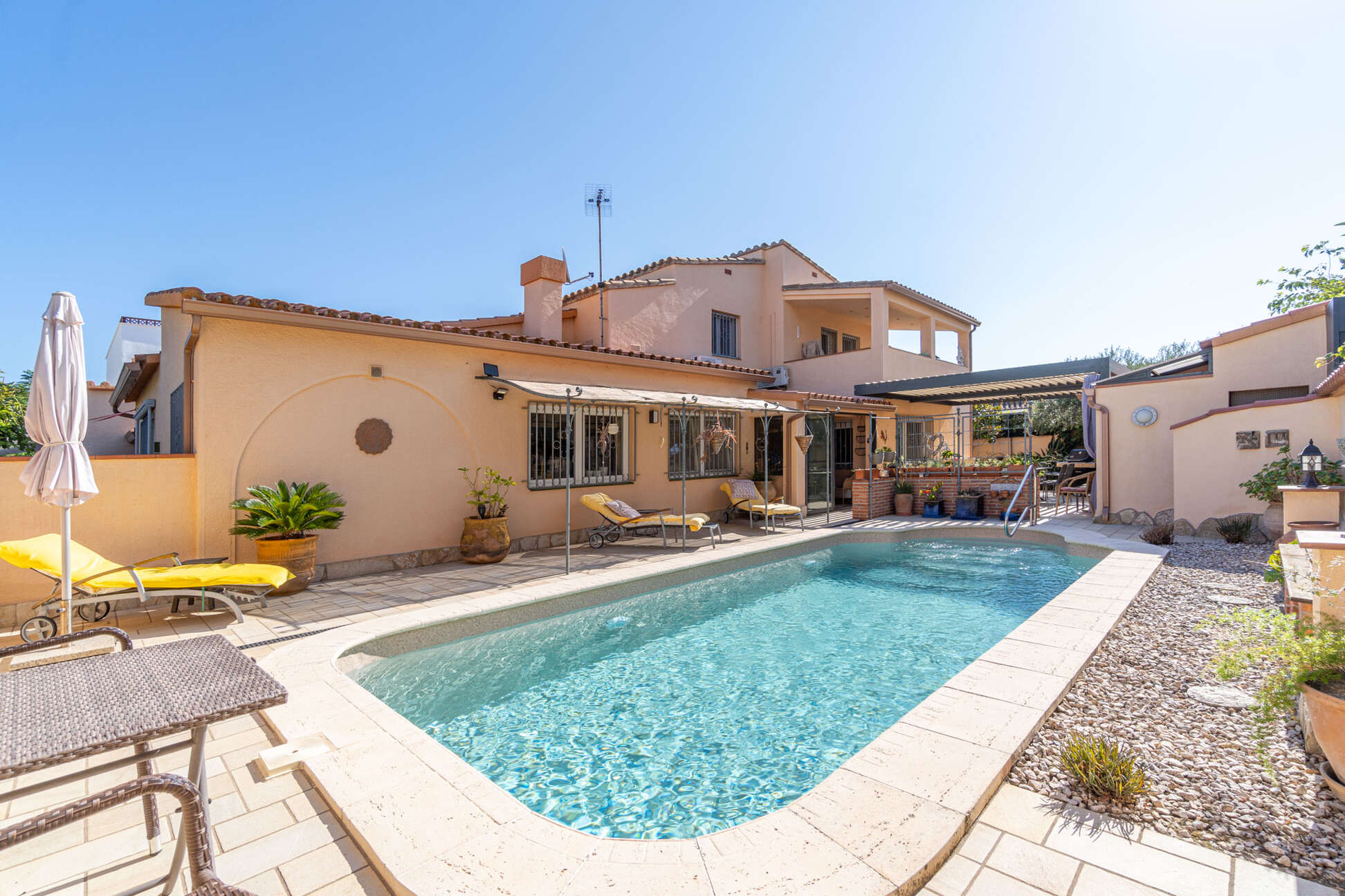 Maison avec 4 chambres, piscine et proche de la plage