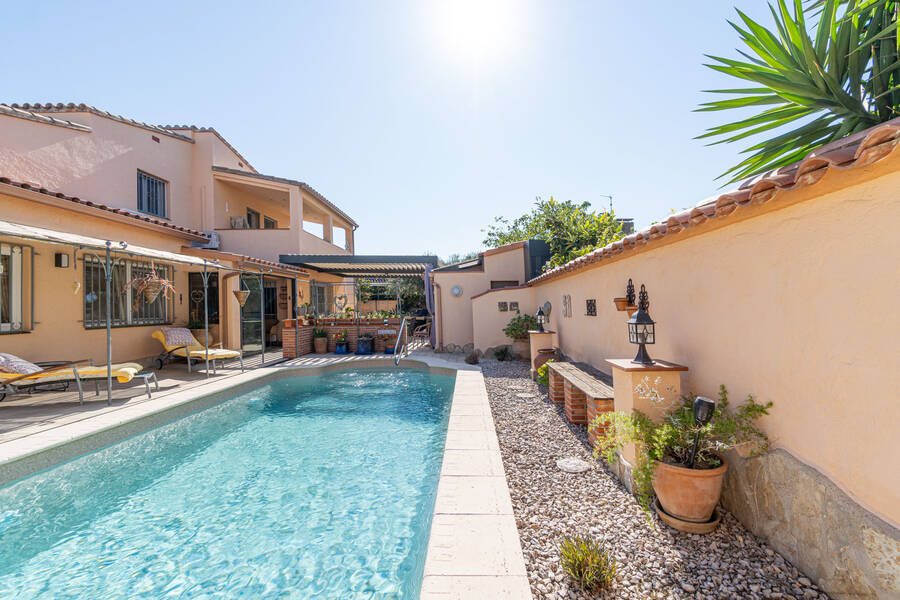 Maison avec 4 chambres, piscine et proche de la plage