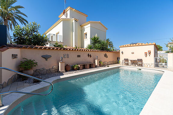 Maison avec 4 chambres, piscine et proche de la plage