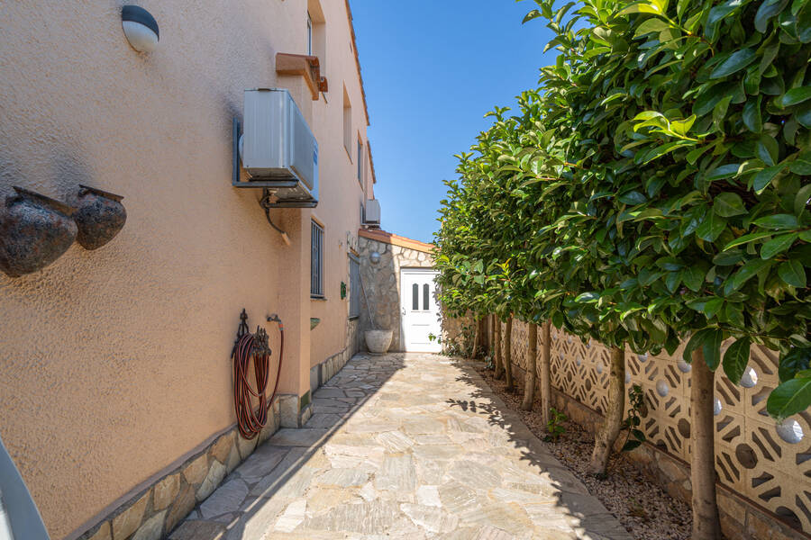 Casa amb 4 habitacions, piscina i a prop de la platja