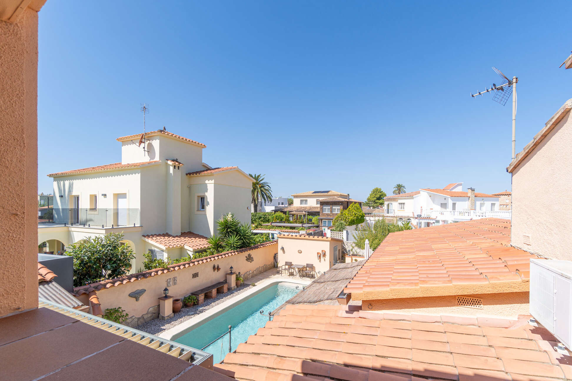 Casa con 4 habitaciones, piscina y cerca de la playa