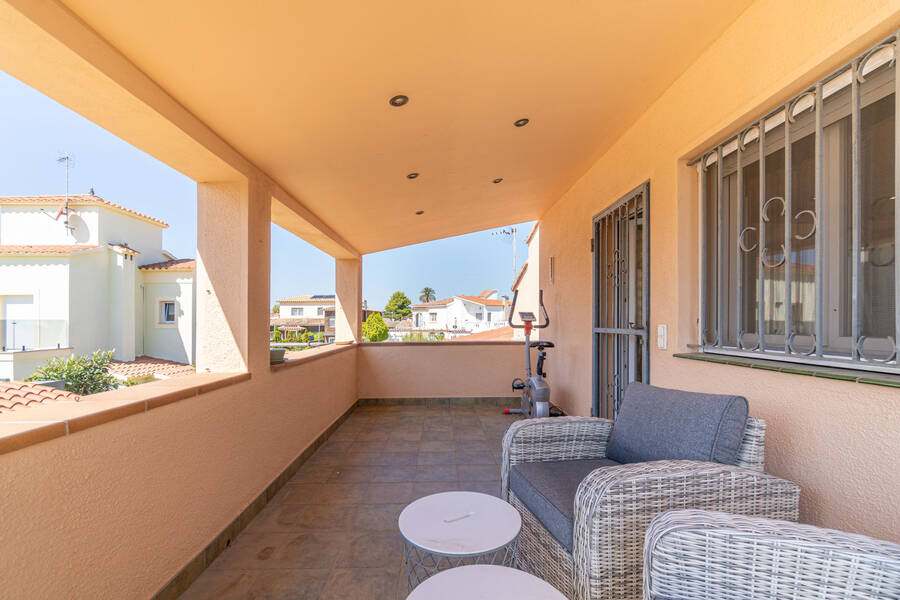 Maison avec 4 chambres, piscine et proche de la plage