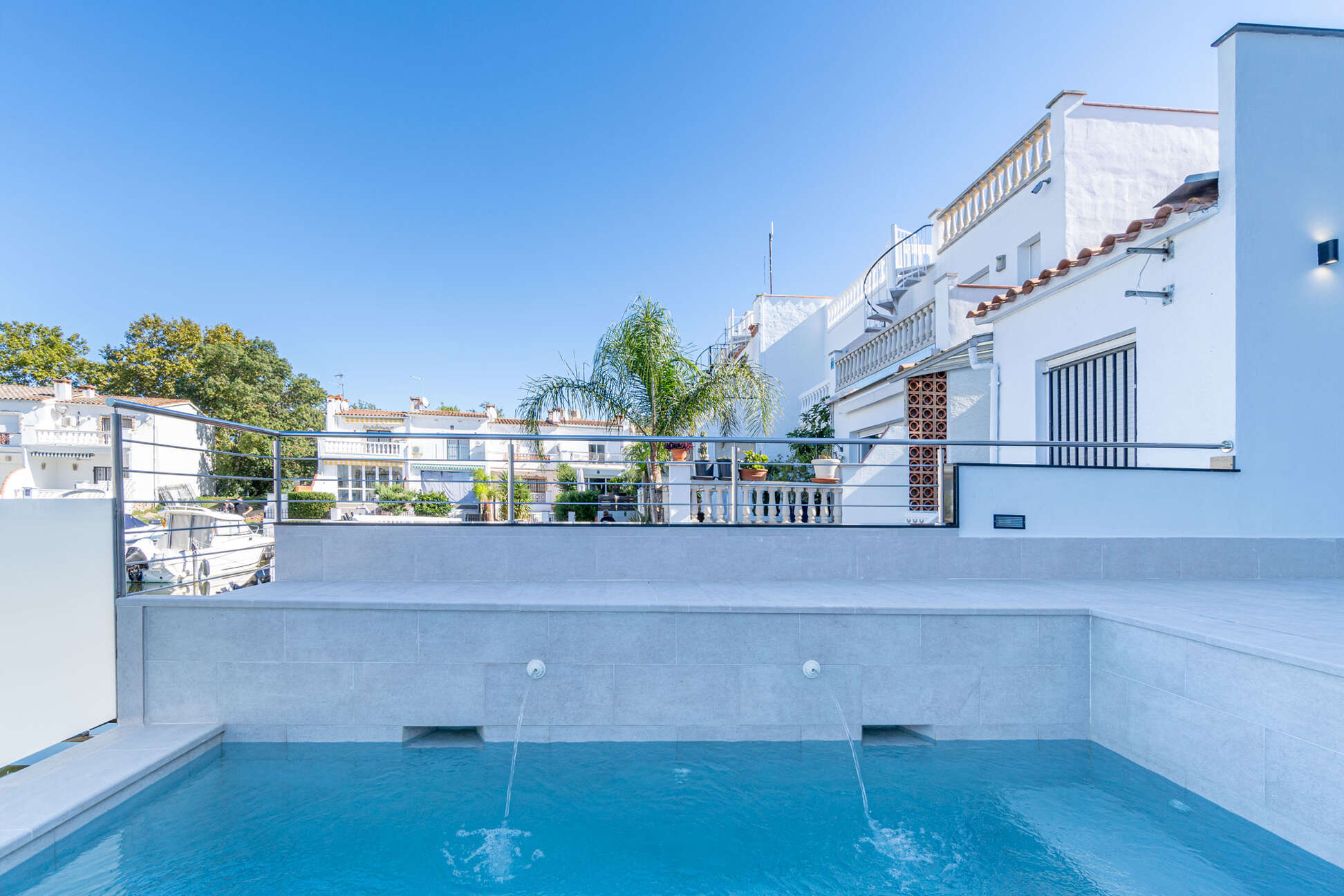 Fisherman's House with Pool in the Segre Sector