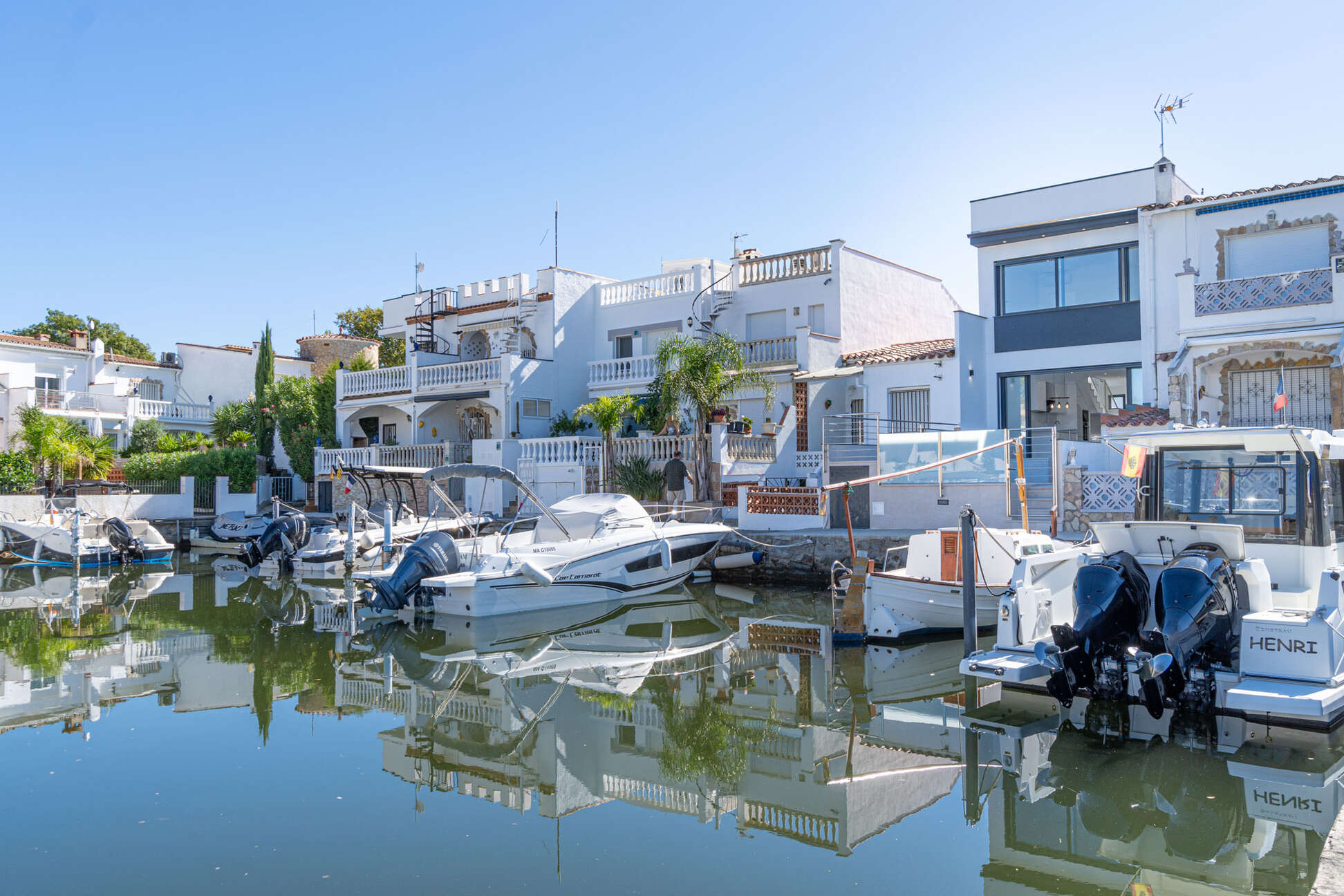 Fisherman's House with Pool in the Segre Sector