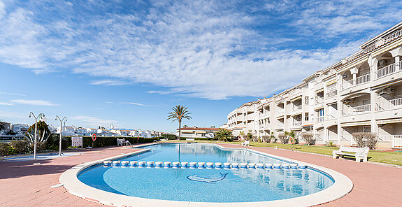 OPPORTUNITY! Fantastic apartment in the best community of Empuriabrava