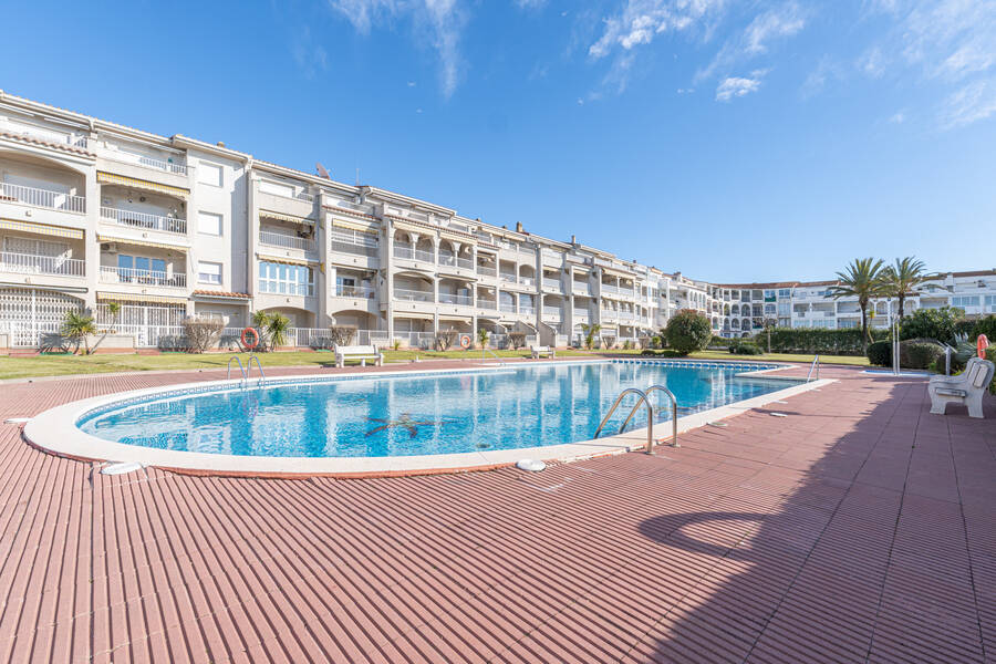 OPPORTUNITY! Fantastic apartment in the best community of Empuriabrava