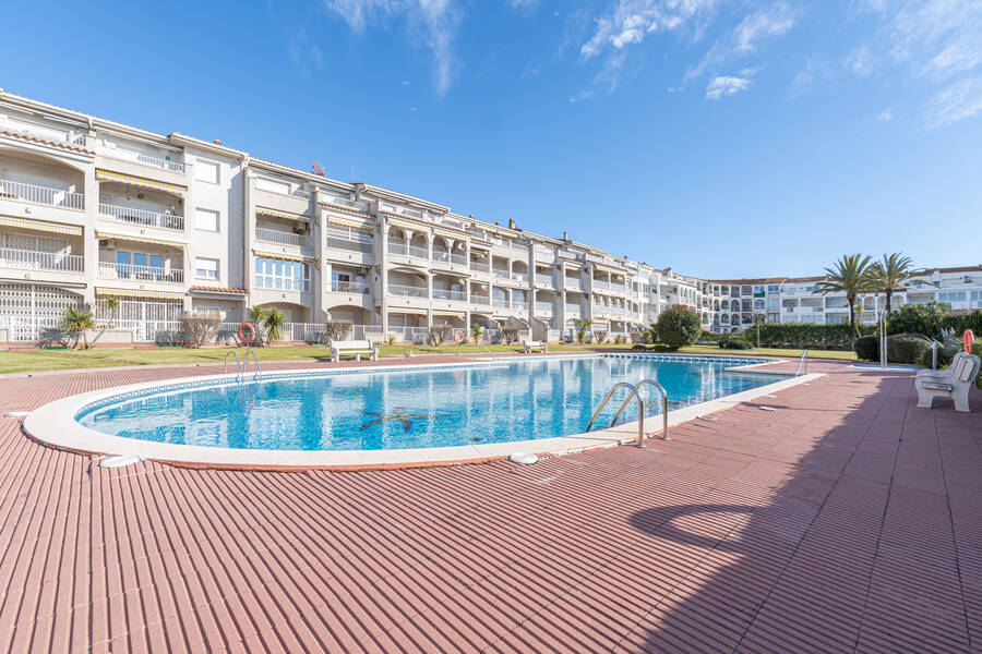 OPORTUNIDAD! Fantástico apartamento en la mejor comunidad de Empuriabrava