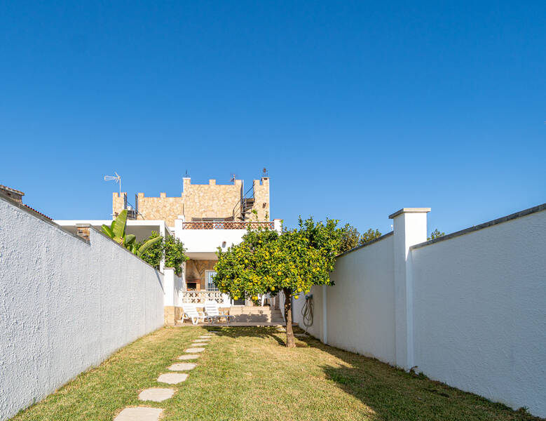 Casa de pescador con 3 dormitorios con amarre y garaje