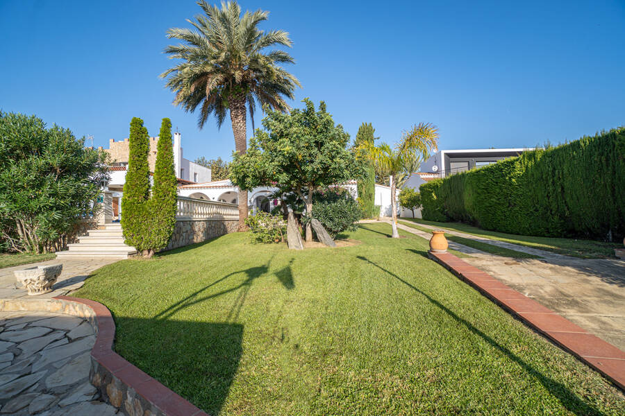 A vendre magnifique maison sur un large canal à Empuriabrava