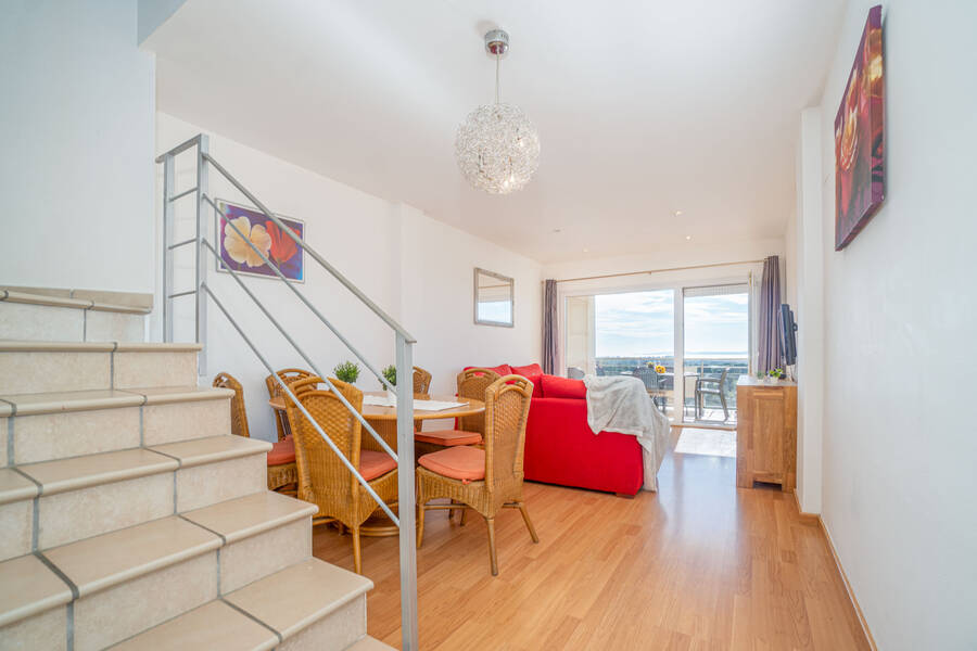 Te koop, Duplex-penthouse met spectaculair uitzicht op de Baai van Roses.