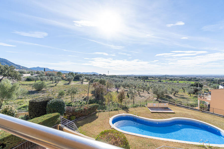 Te koop, Duplex-penthouse met spectaculair uitzicht op de Baai van Roses.