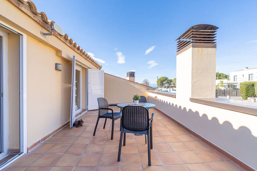 Zu verkaufen, Dachgeschoss-Duplex mit spektakulärem Blick auf die Bucht von Roses.