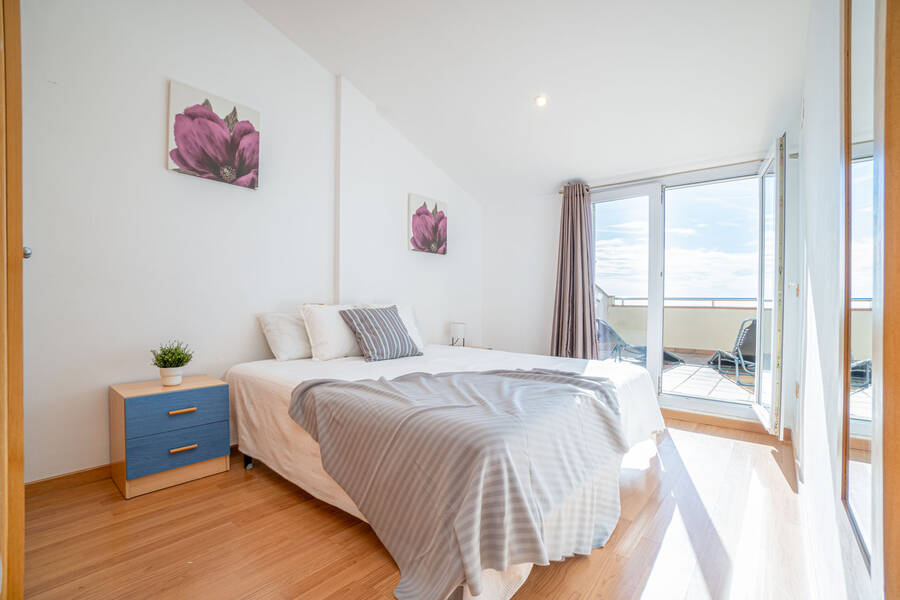 Te koop, Duplex-penthouse met spectaculair uitzicht op de Baai van Roses.