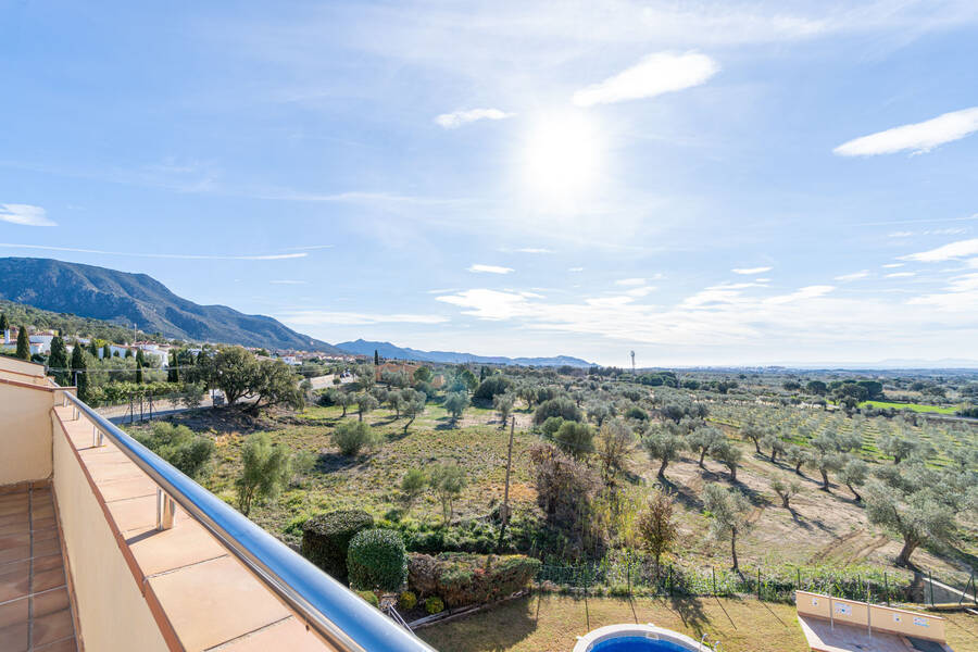 Te koop, Duplex-penthouse met spectaculair uitzicht op de Baai van Roses.