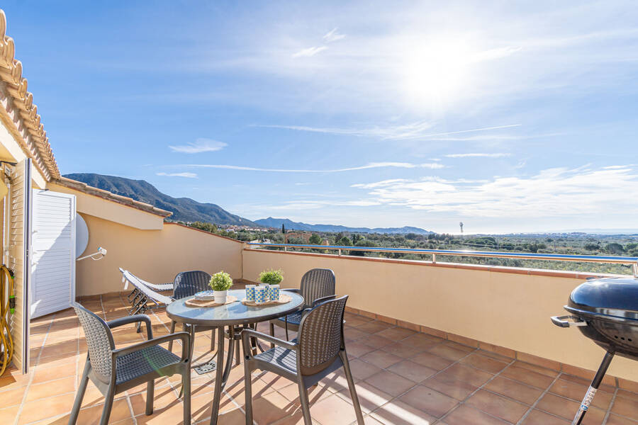 Te koop, Duplex-penthouse met spectaculair uitzicht op de Baai van Roses.