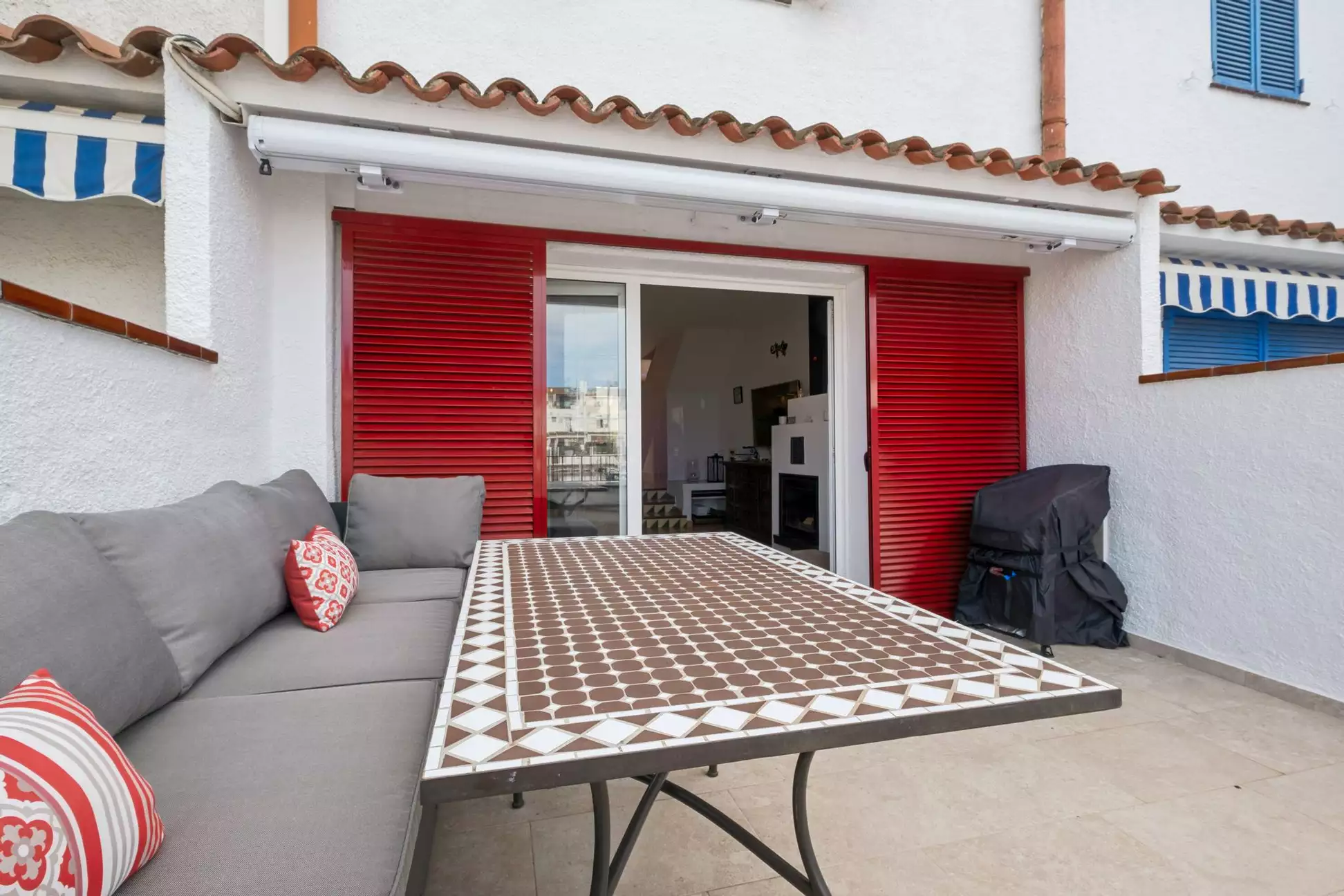Empuriabrava, renovated traditional fisherman's house with sensational views of two private ports an