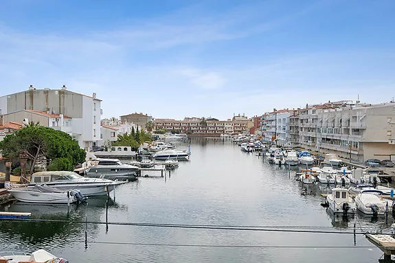 Empuriabrava, renovated traditional fisherman's house with sensational views of two private ports an