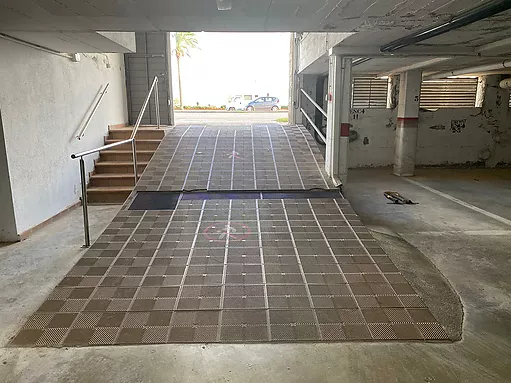 Parking souterrain en face de la plage