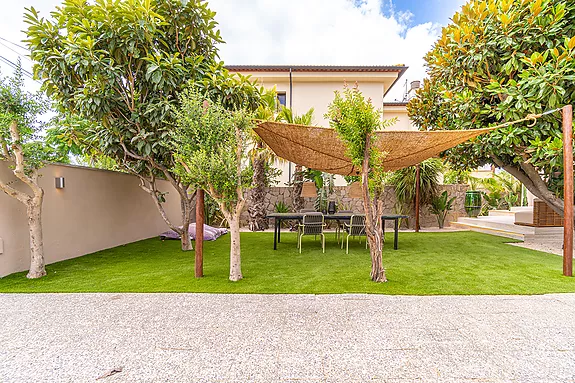 Spectacular design house in Empuriabrava.