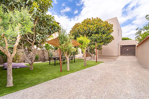 Spectacular design house in Empuriabrava.