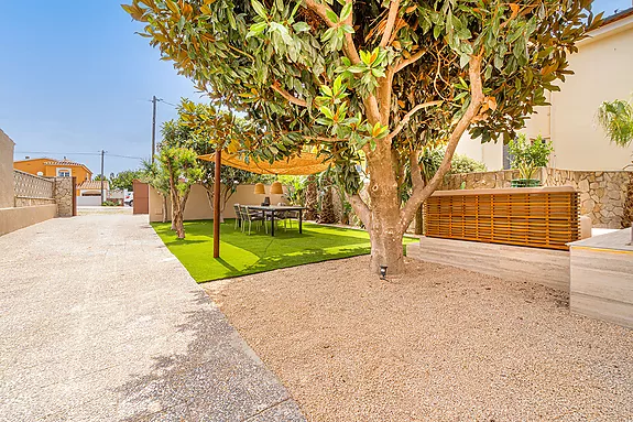 Spectacular design house in Empuriabrava.