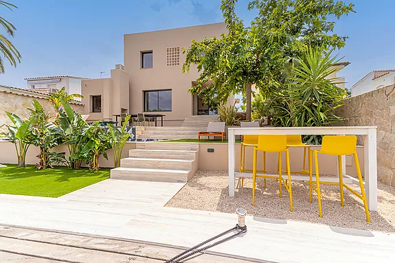 Spectacular design house in Empuriabrava.