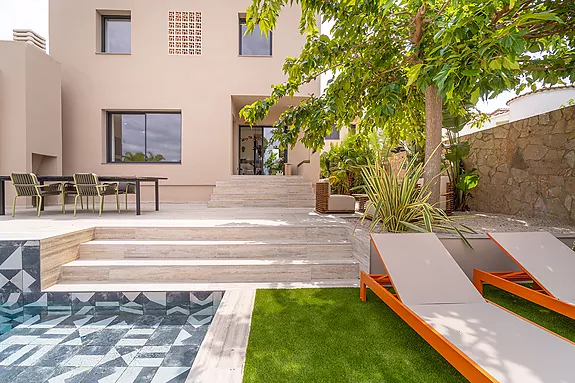 Spectacular design house in Empuriabrava.