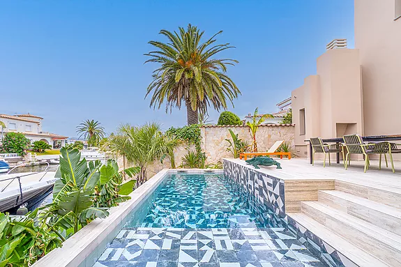 Spectacular design house in Empuriabrava.