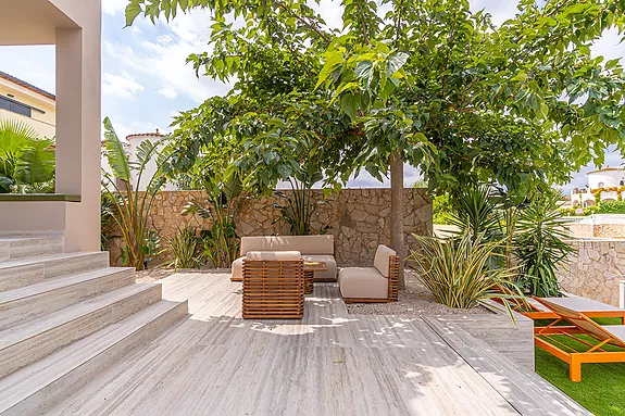 Spectacular design house in Empuriabrava.