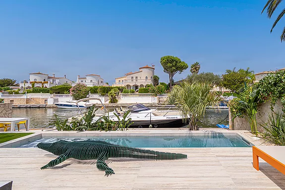 Spectacular design house in Empuriabrava.