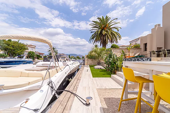 Spectacular design house in Empuriabrava.