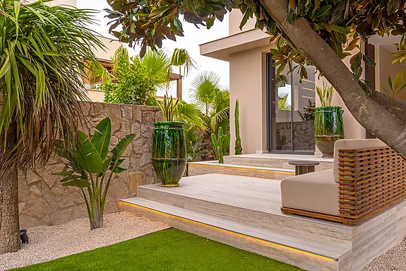 Spectacular design house in Empuriabrava.