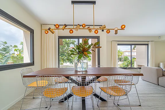 Spectacular design house in Empuriabrava.