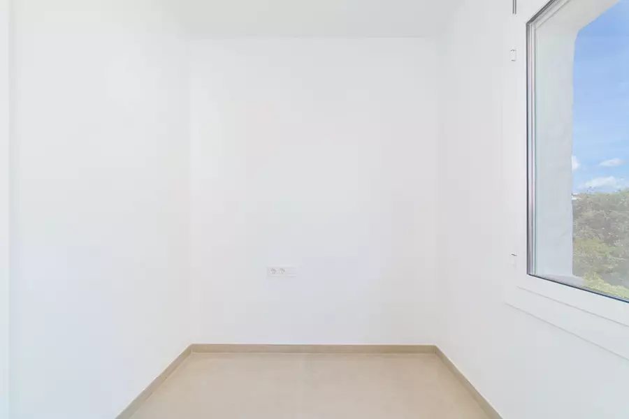 Haus mit Pool, Terrasse und Garage nur wenige Schritte vom Strand in Empuriabrava entfernt.