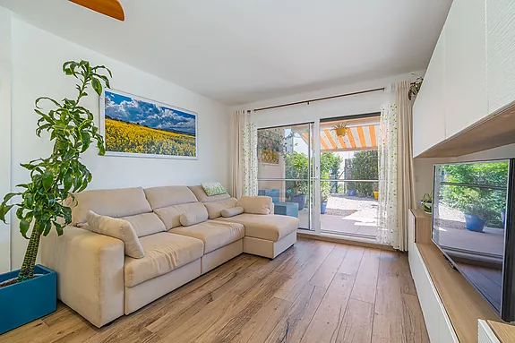 Exclusive apartment with a large private terrace in the heart of the Costa Brava