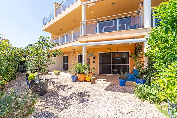 Exclusive apartment with a large private terrace in the heart of the Costa Brava